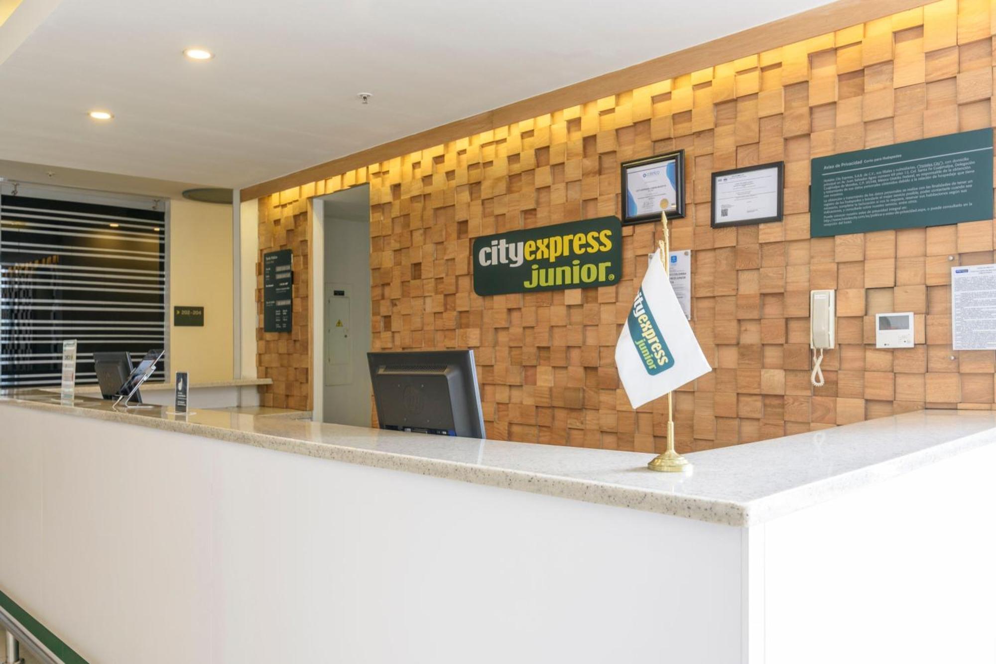 Отель City Express Junior By Marriott Bogota Aeropuerto Экстерьер фото