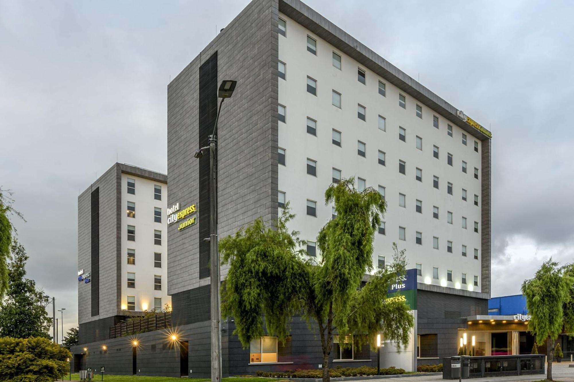 Отель City Express Junior By Marriott Bogota Aeropuerto Экстерьер фото